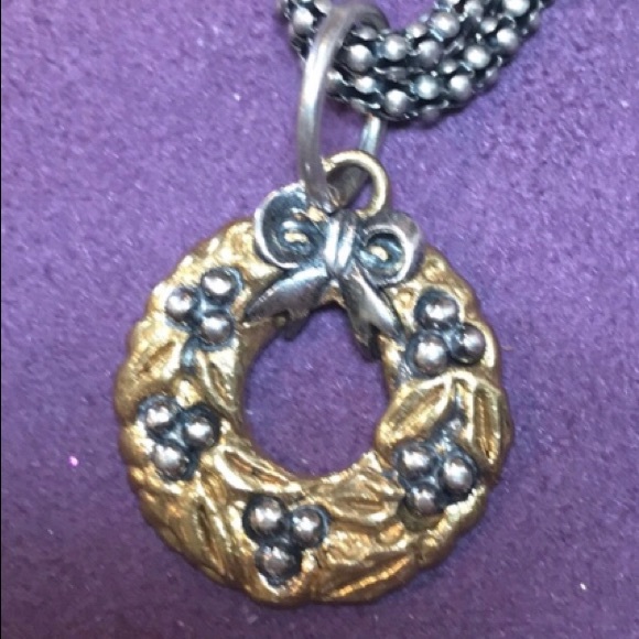 Christmas Wreath Charm Pendant - Picture 1 of 4